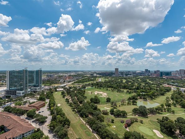 1701 Hermann Drive 34L, Houston TX 77004
