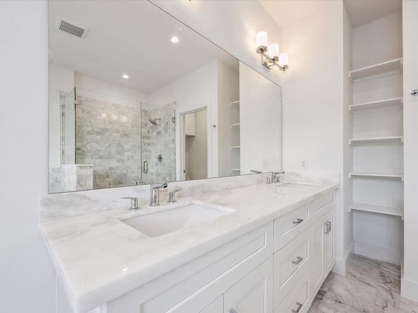 5305 Eigel Street, Houston TX 77007