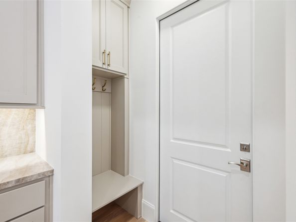 16 Wentworth Square Avenue, Houston TX 77027