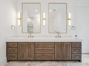 16 Wentworth Square Avenue, Houston TX 77027