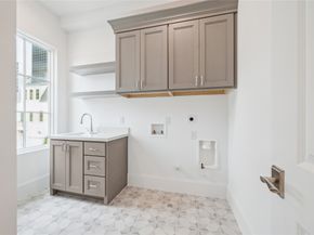 16 Wentworth Square Avenue, Houston TX 77027