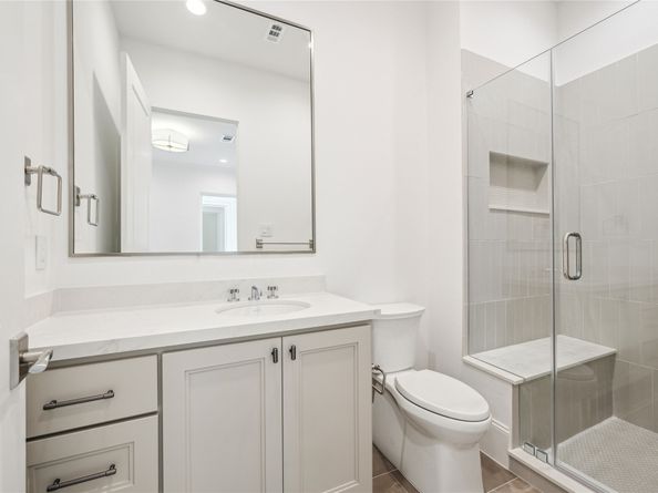 16 Wentworth Square Avenue, Houston TX 77027