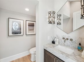 16 Wentworth Square Avenue, Houston TX 77027