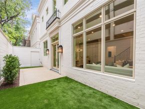 16 Wentworth Square Avenue, Houston TX 77027