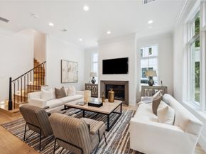 16 Wentworth Square Avenue, Houston TX 77027