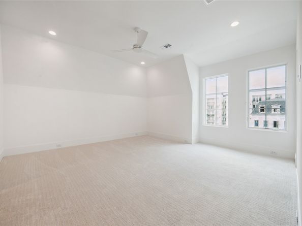 16 Wentworth Square Avenue, Houston TX 77027