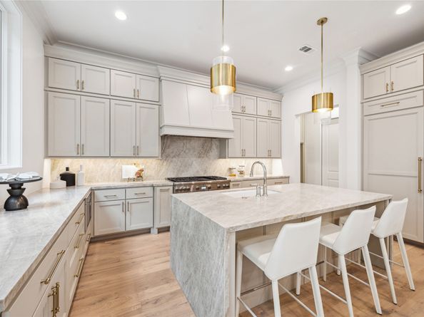 16 Wentworth Square Avenue, Houston TX 77027