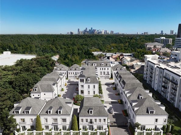 16 Wentworth Square Avenue, Houston TX 77027