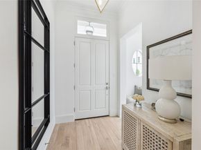 16 Wentworth Square Avenue, Houston TX 77027