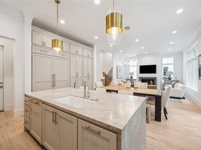 16 Wentworth Square Avenue, Houston TX 77027