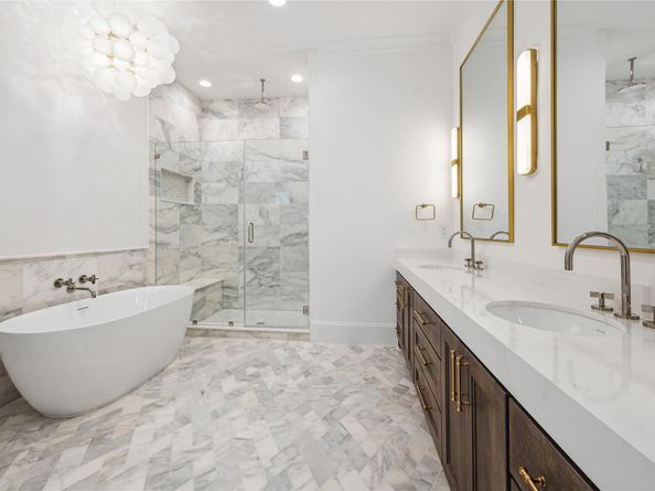 16 Wentworth Square Avenue, Houston TX 77027