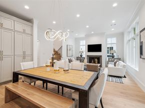 16 Wentworth Square Avenue, Houston TX 77027