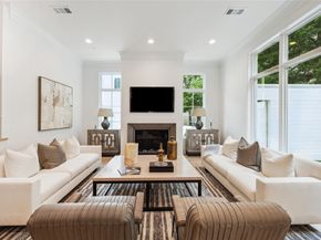 16 Wentworth Square Avenue, Houston TX 77027