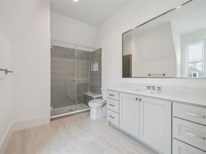 16 Wentworth Square Avenue, Houston TX 77027
