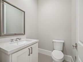 16 Wentworth Square Avenue, Houston TX 77027