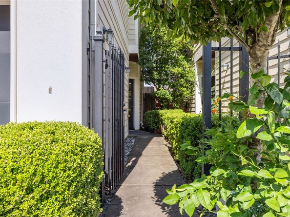 2415 Roufa Road, Houston TX 77003