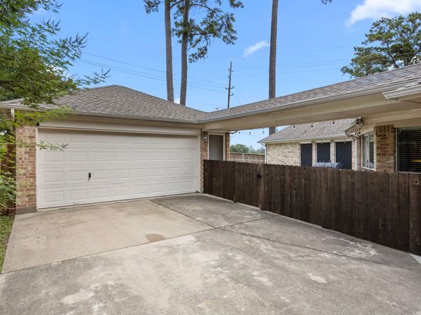 1302 Pine Trail, Tomball TX 77375