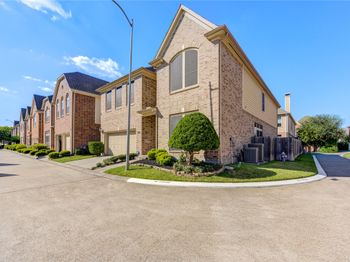 3502 Windmill Elm Street