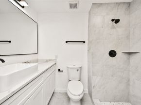 33 Kittiwake Court, The Woodlands TX 77380