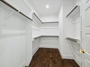 5021 Creekmont Drive, Houston TX 77091