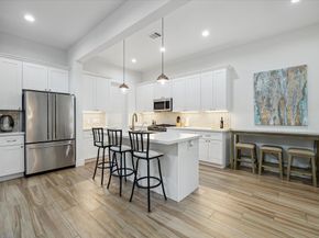 5021 Creekmont Drive, Houston TX 77091