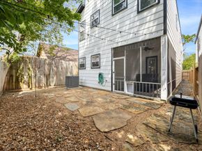 5021 Creekmont Drive, Houston TX 77091