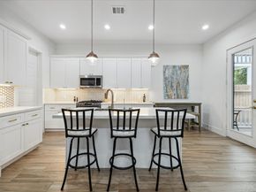 5021 Creekmont Drive, Houston TX 77091