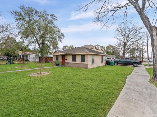 8221 Brockton Street, Houston TX 77017