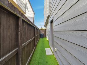 5905 Kiam Street B, Houston TX 77007