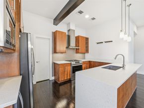 5905 Kiam Street B, Houston TX 77007