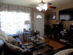 5016 Creekmont Drive, Houston TX 77091