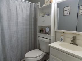 5016 Creekmont Drive, Houston TX 77091