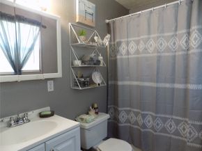 5016 Creekmont Drive, Houston TX 77091