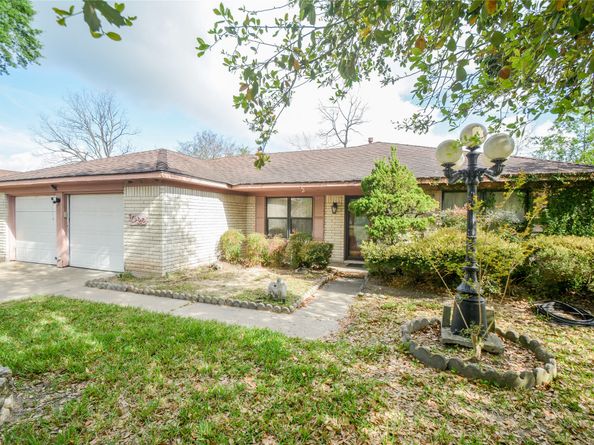 1022 Saddle Rock Drive, Houston TX 77088