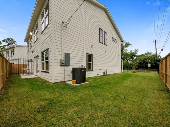 7117 Springdale Street B, Houston TX 77028