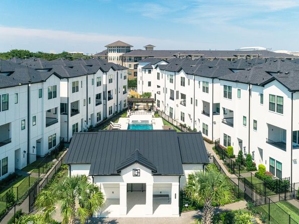 2706 Grand Fountains Drive H, Houston TX 77054
