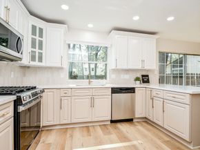 21 Edgewood Forest Ct, The Woodlands TX 77381