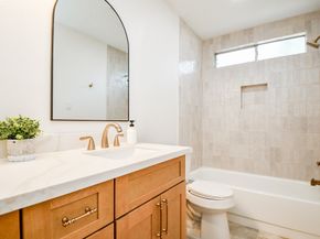 21 Edgewood Forest Ct, The Woodlands TX 77381
