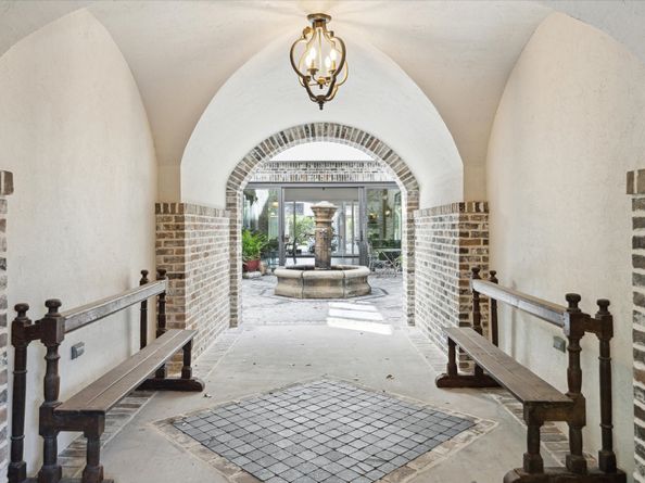 2222 Oxford Street, Houston TX 77008