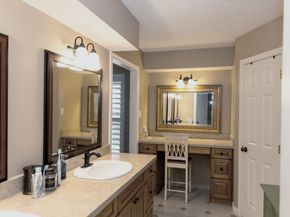 9 Kings Creek Drive, Houston TX 77339