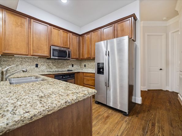 58 Briar Hollow Lane 203, Houston TX 77027