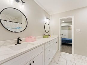 48 Bayou Pointe Drive, Houston TX 77063
