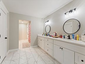 48 Bayou Pointe Drive, Houston TX 77063