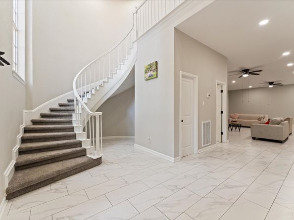48 Bayou Pointe Drive, Houston TX 77063