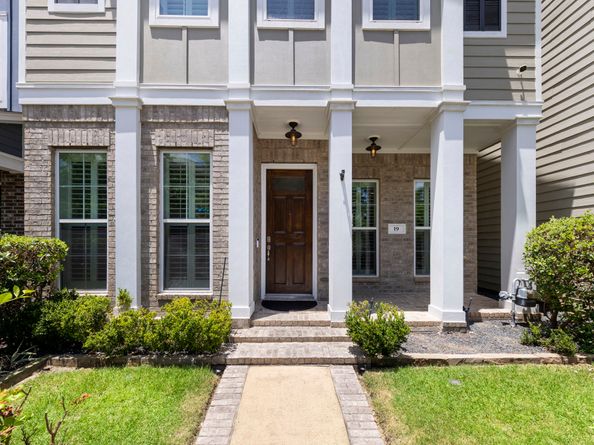19 E Breezy Way, The Woodlands TX 77380