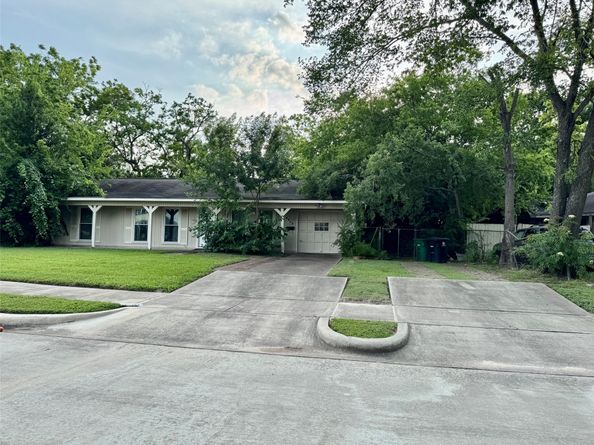 3917 Willow Springs Lane, Houston TX 77080