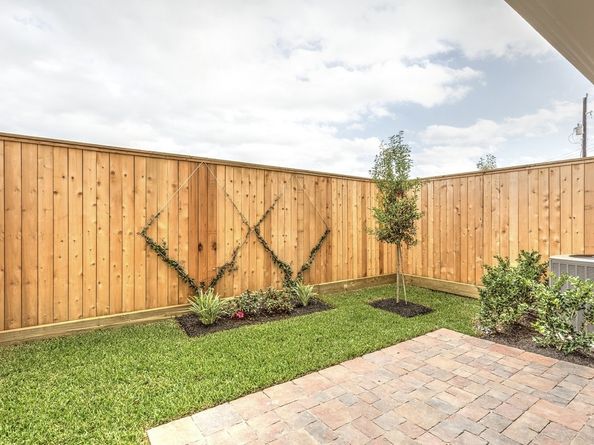 2722 Maxroy Street, Houston TX 77007