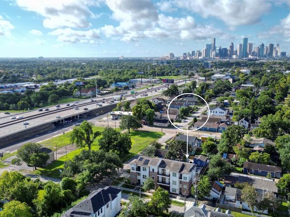 607 Jewett Street, Houston TX 77009