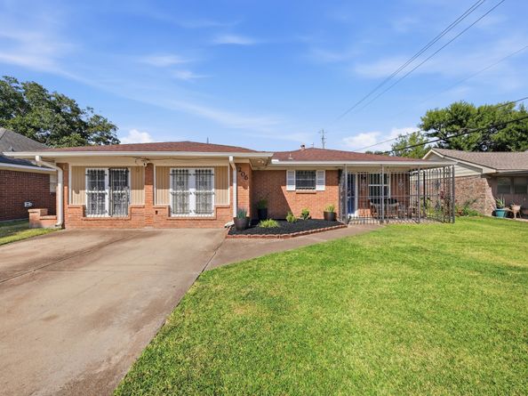 206 Meadowridge Drive, Houston TX 77037