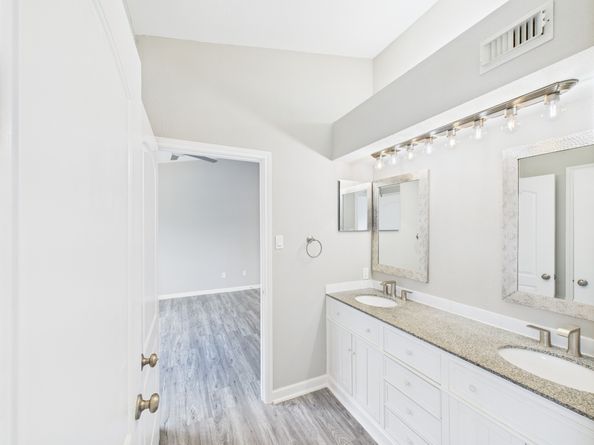 8055 Cambridge Street 26, Houston TX 77054